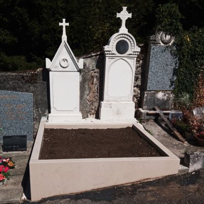 Monument funéraire après le rénovation