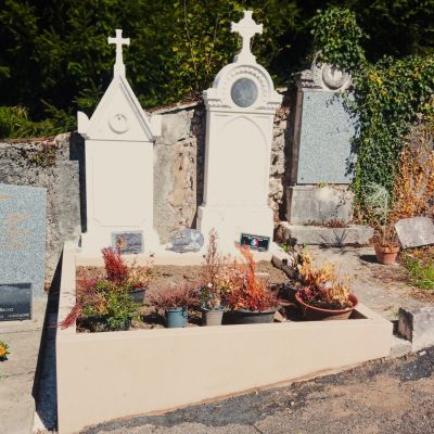 Monument funéraire après la restauration