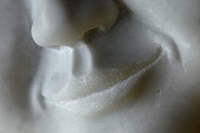 Visage d'ange en marbre de Carrare - Détail
