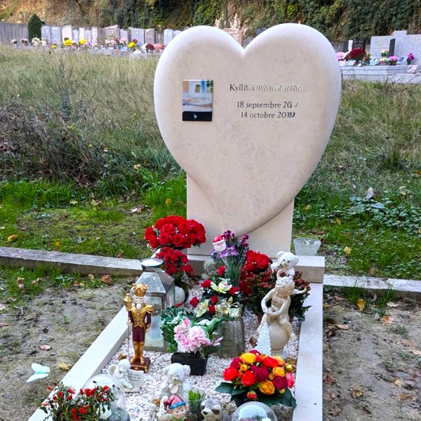 Stele coeur encadrement